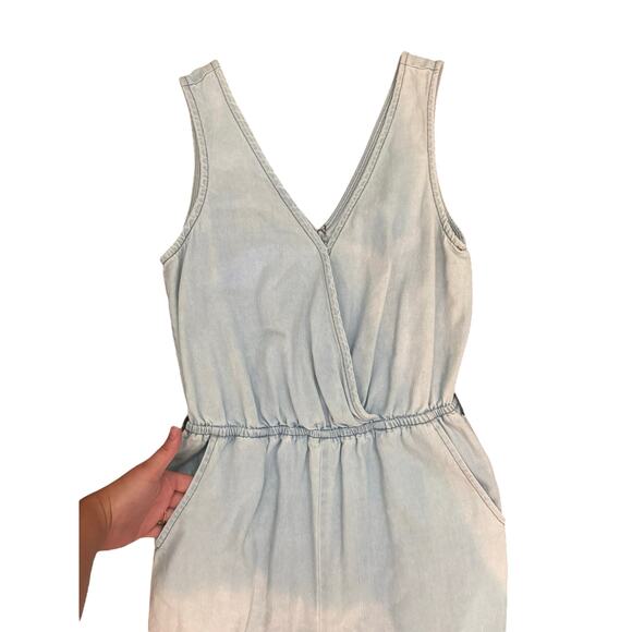 Vintage Style Light Wash Denim Jumpsuit Small Sleeveless V-Neck Casual Romper - Picture 3 of 9
